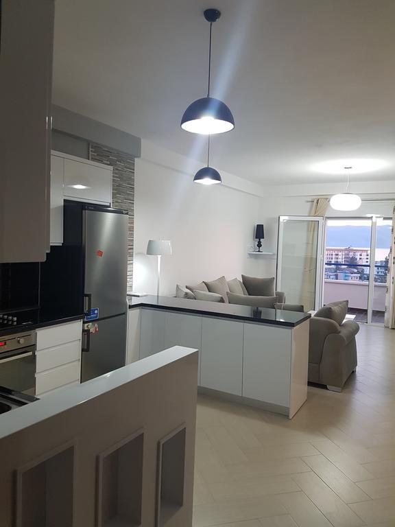 Modern Cozy Apartment Seaview Vlorë Buitenkant foto